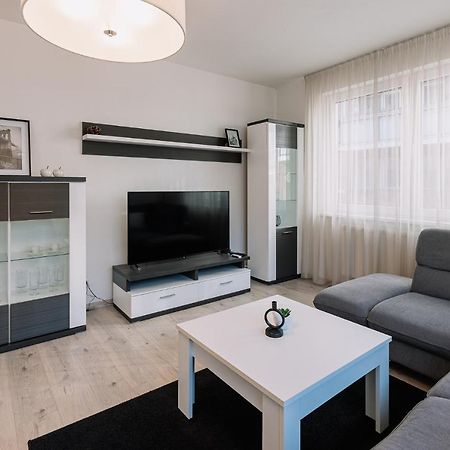 Skau 1 Old Town Family & Business Apartment Free Parking Bratislava Buitenkant foto