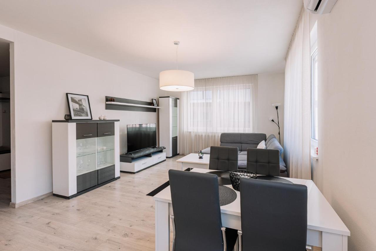 Skau 1 Old Town Family & Business Apartment Free Parking Bratislava Buitenkant foto