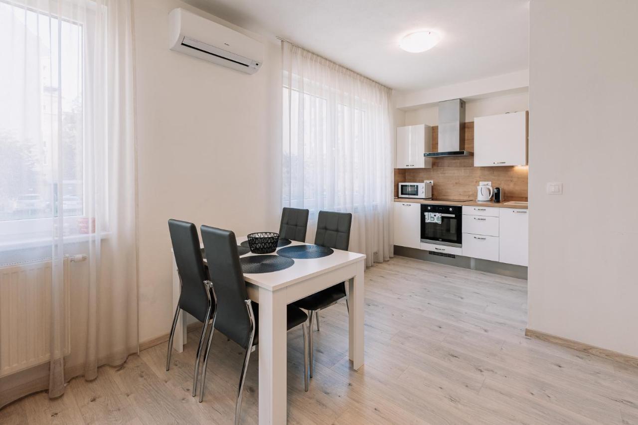 Skau 1 Old Town Family & Business Apartment Free Parking Bratislava Buitenkant foto