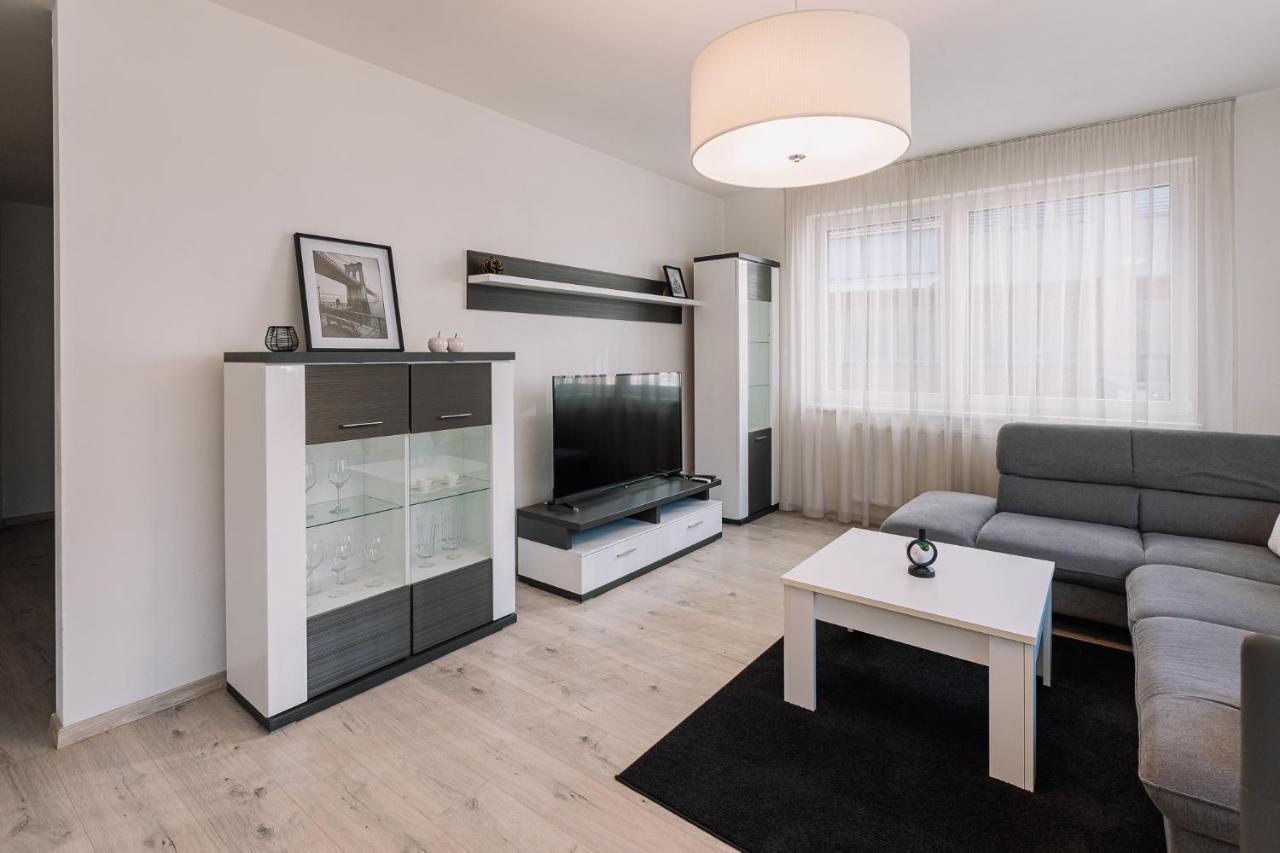 Skau 1 Old Town Family & Business Apartment Free Parking Bratislava Buitenkant foto