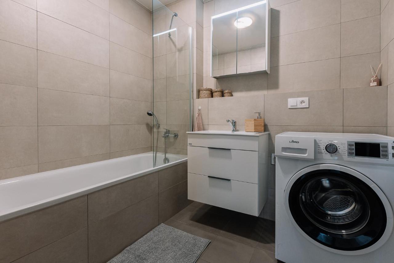 Skau 1 Old Town Family & Business Apartment Free Parking Bratislava Buitenkant foto