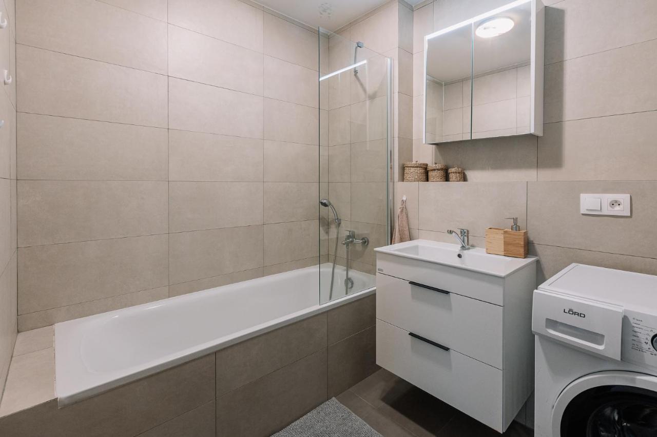 Skau 1 Old Town Family & Business Apartment Free Parking Bratislava Buitenkant foto